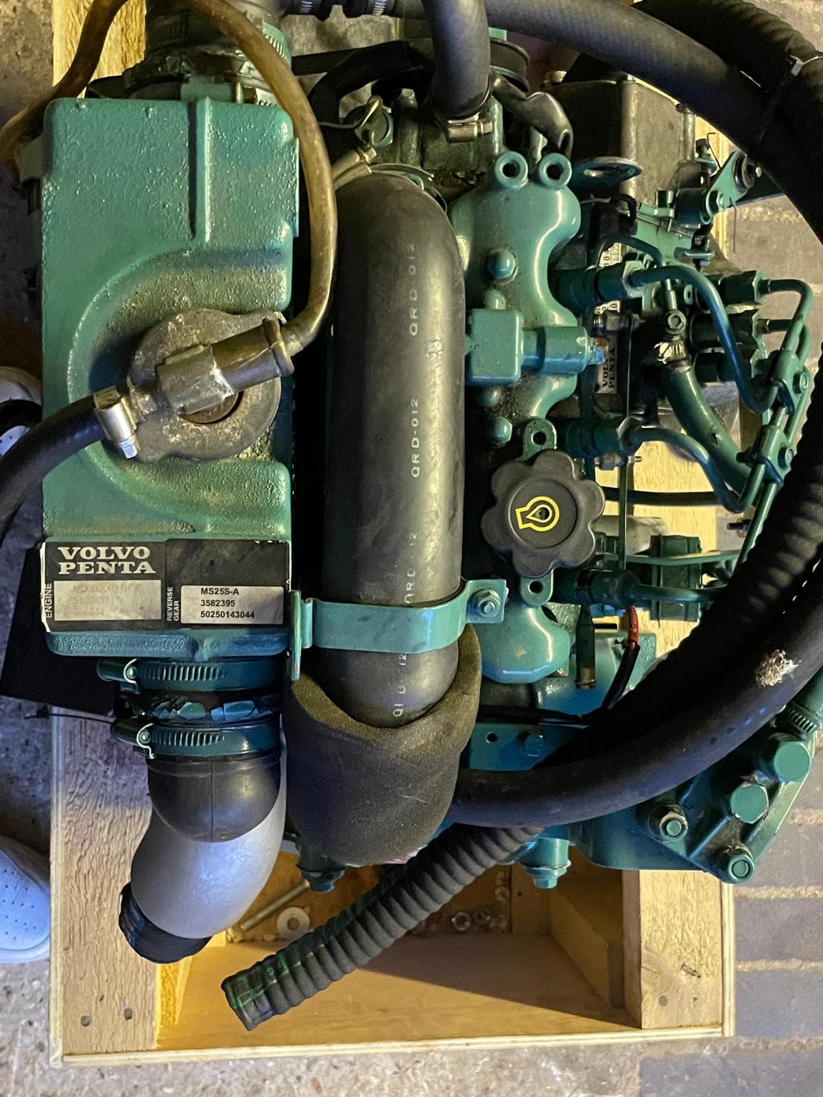 Marine diesel engine photo 2